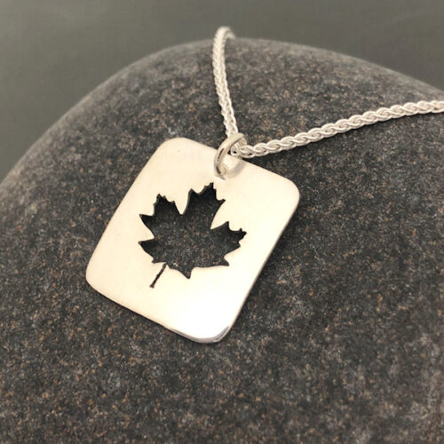 Maple-Leaf-Pendant-Square-with-chain-on-stone-Side